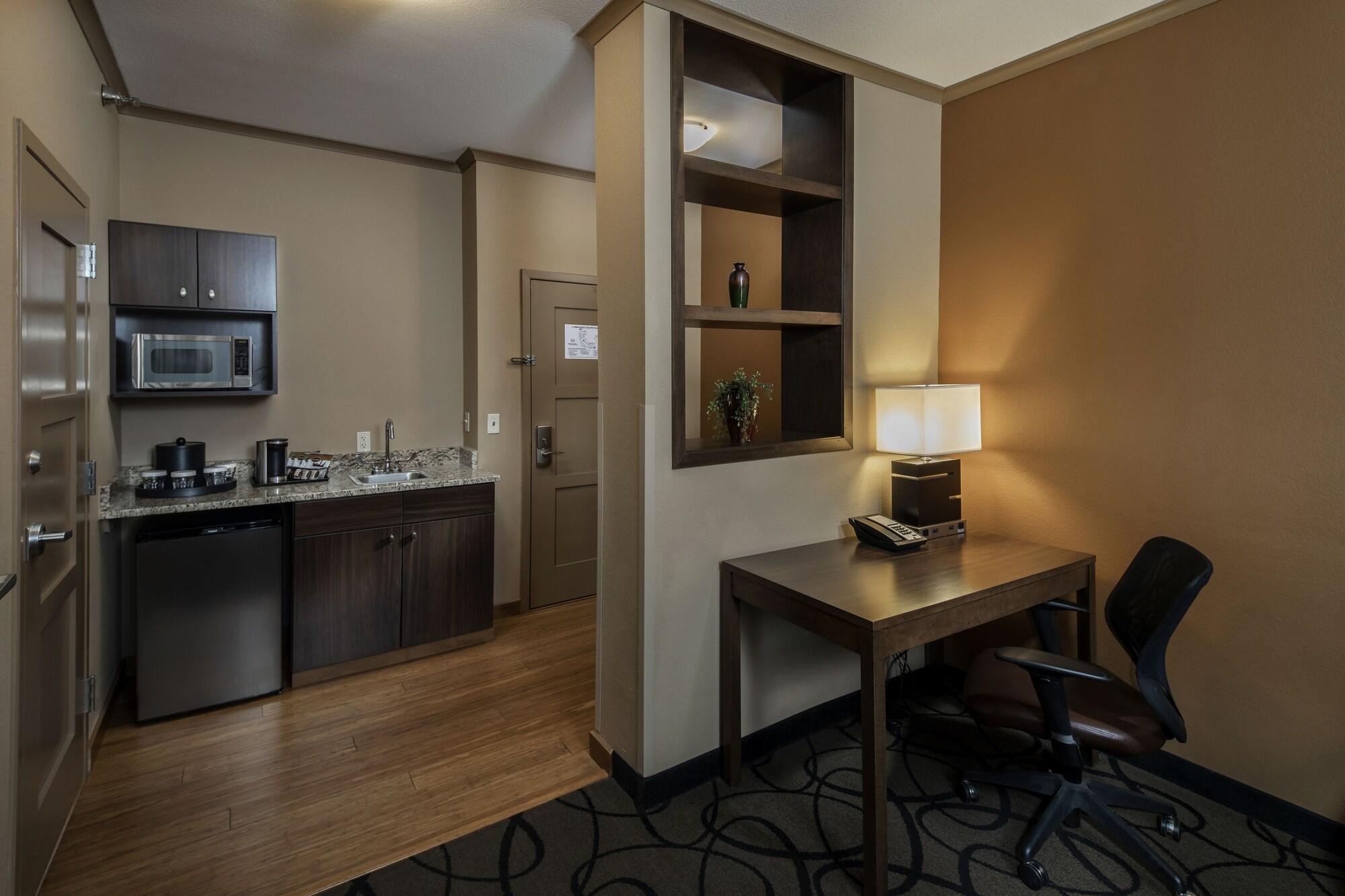 Clubhouse Hotel And Suites Pierre  Kültér fotó